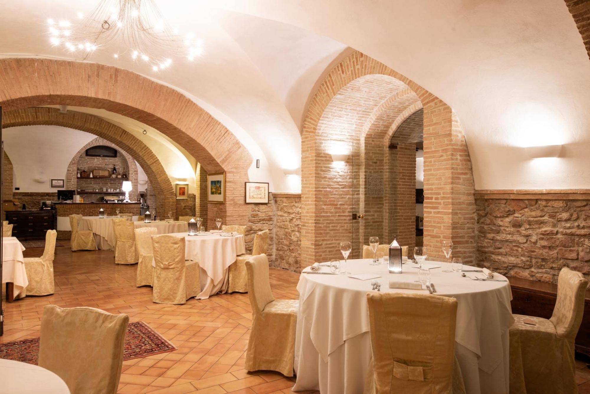 Marchese Del Grillo Hotel Fabriano Exterior photo